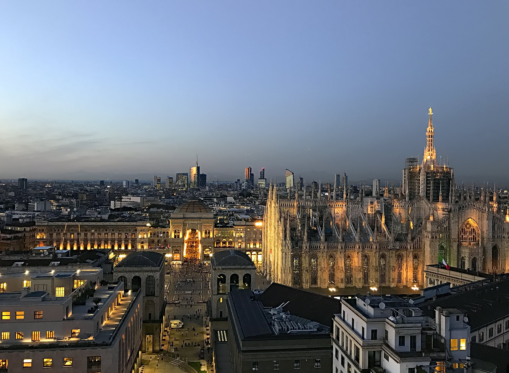 Milano italy. Город Милан Италия. Милан центр города. Милано город в Италии. Милан Милано город.