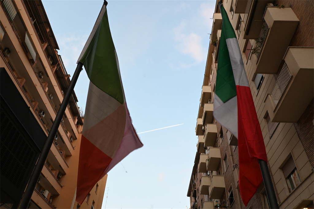 bandiere aereo Acca Larentia Roma