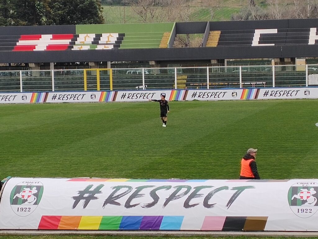 Un momento di una partita del Chieti Calcio allo Stadio Angelini, 2 febbraio 2025