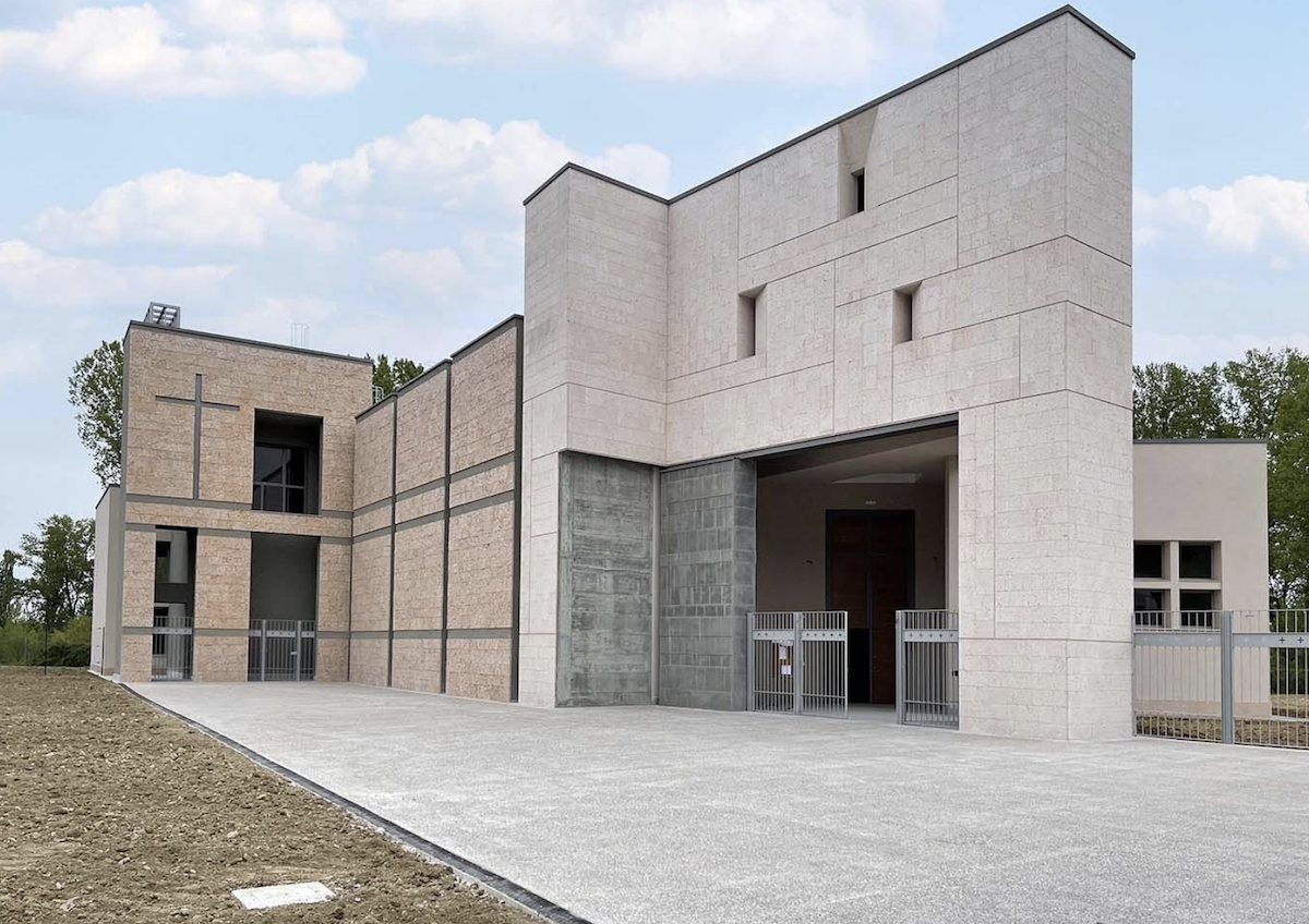 Chiesa di Santa Teresa di Calcutta, progettata da Angelo Torricelli e Mariateresa Rampi. Gratosoglio, Milano